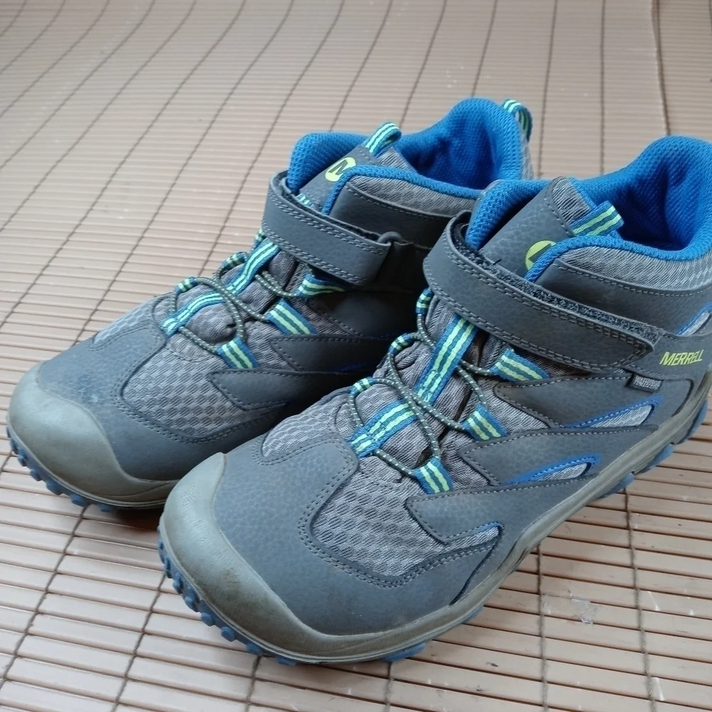 Merrell Chameleon 7 Access Mid Hiking Shoes Waterproof Gray MK259197 Boys 6.5 M.